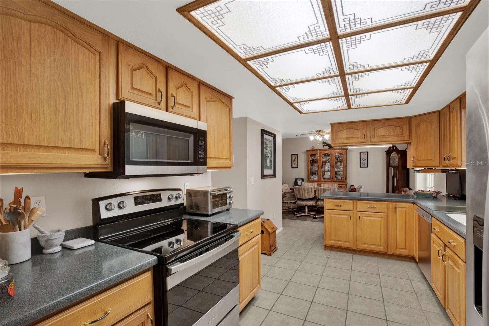 Image 14 of 52 For 2594 Knoll Street E