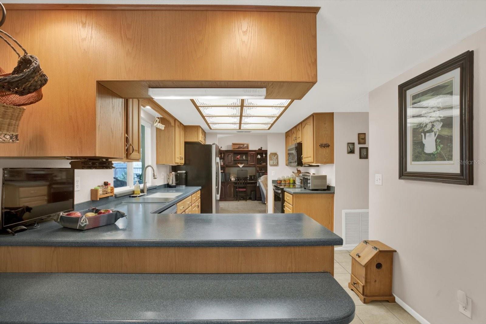 Image 16 of 52 For 2594 Knoll Street E