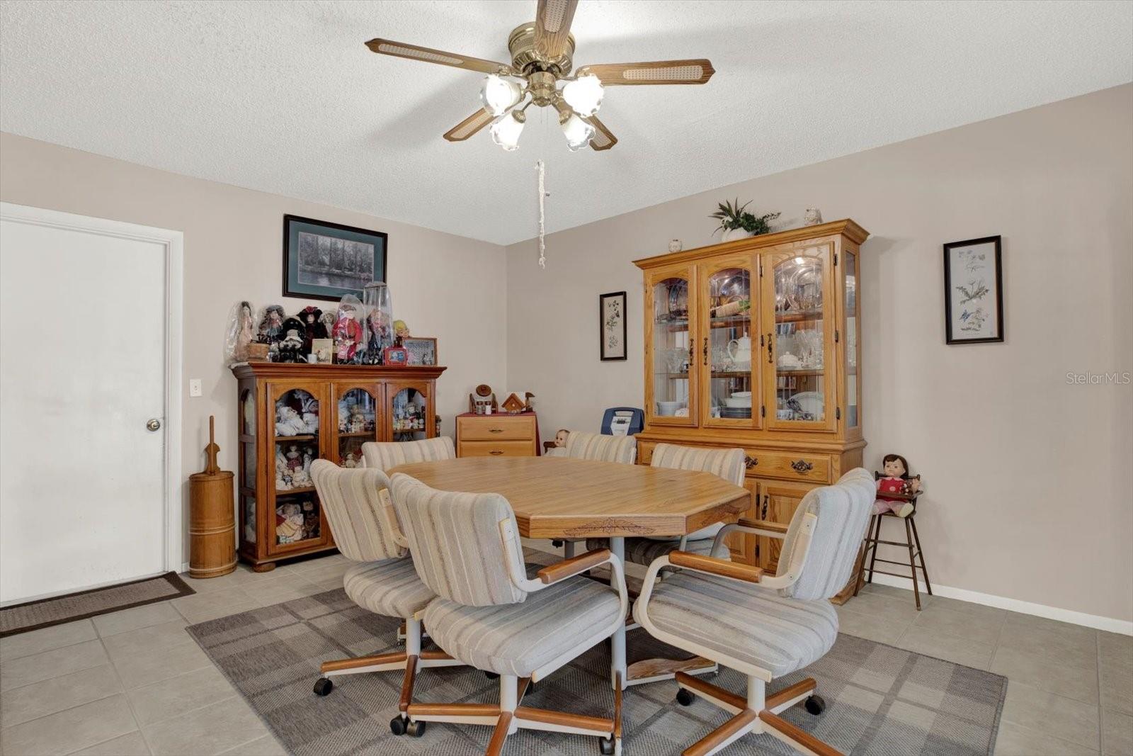 Image 17 of 52 For 2594 Knoll Street E