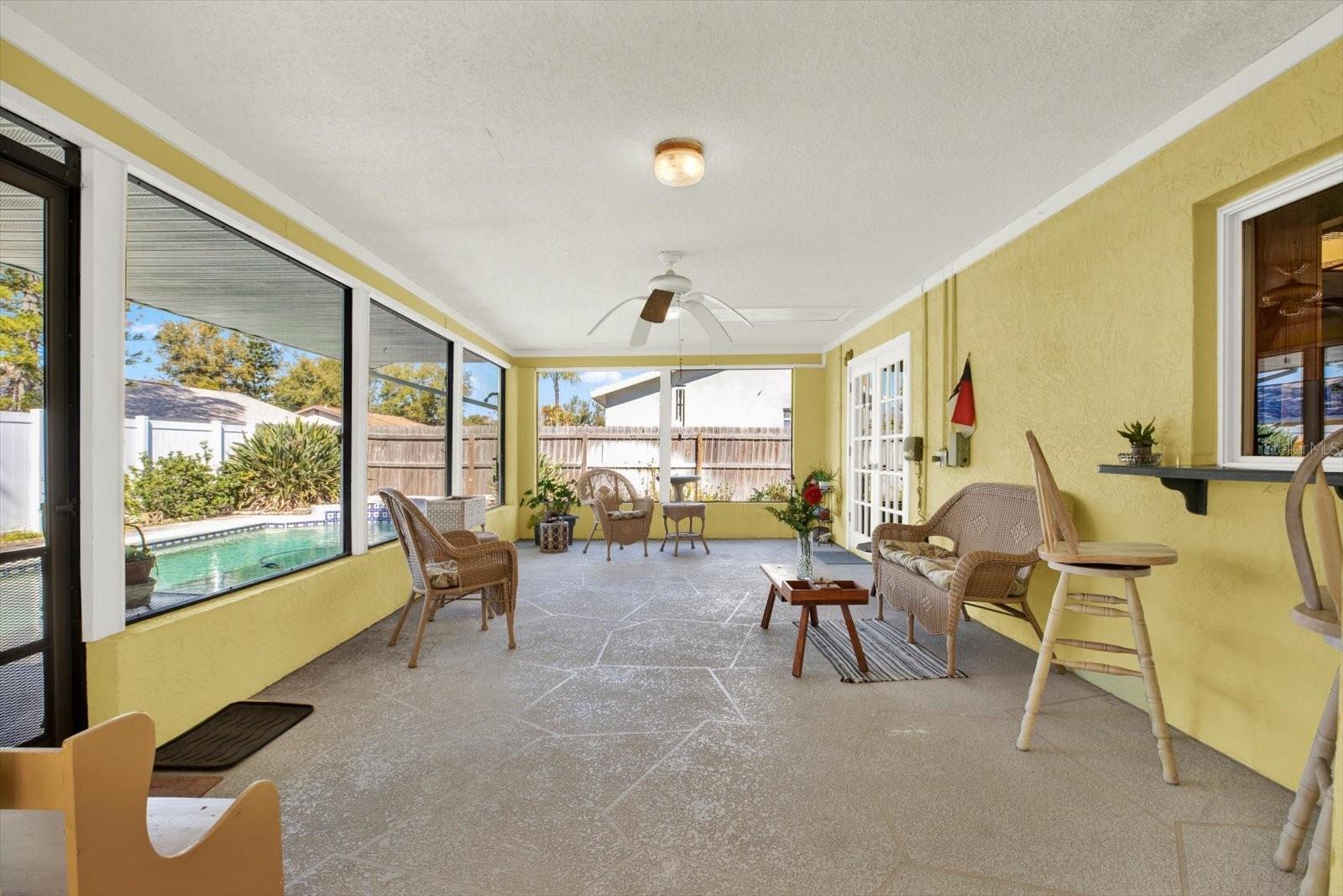 Image 23 of 52 For 2594 Knoll Street E