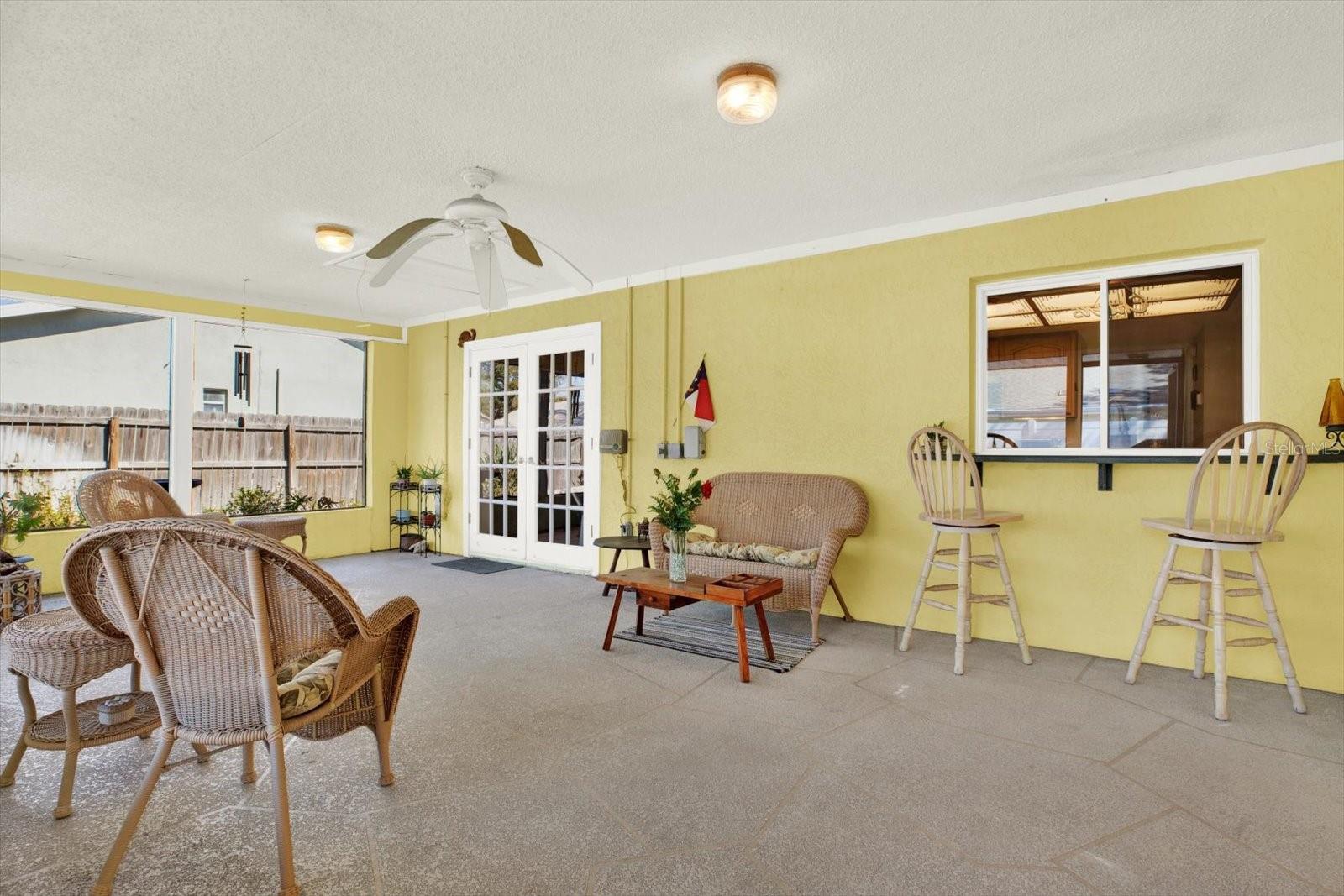 Image 24 of 52 For 2594 Knoll Street E