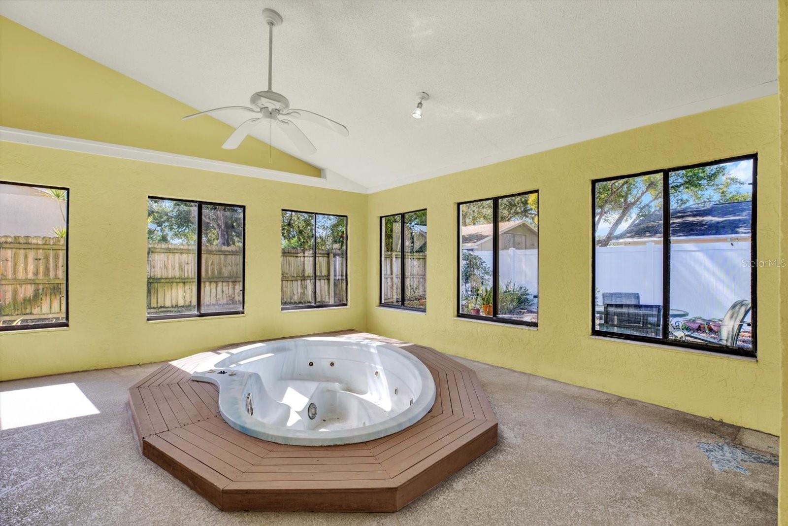 Image 25 of 52 For 2594 Knoll Street E