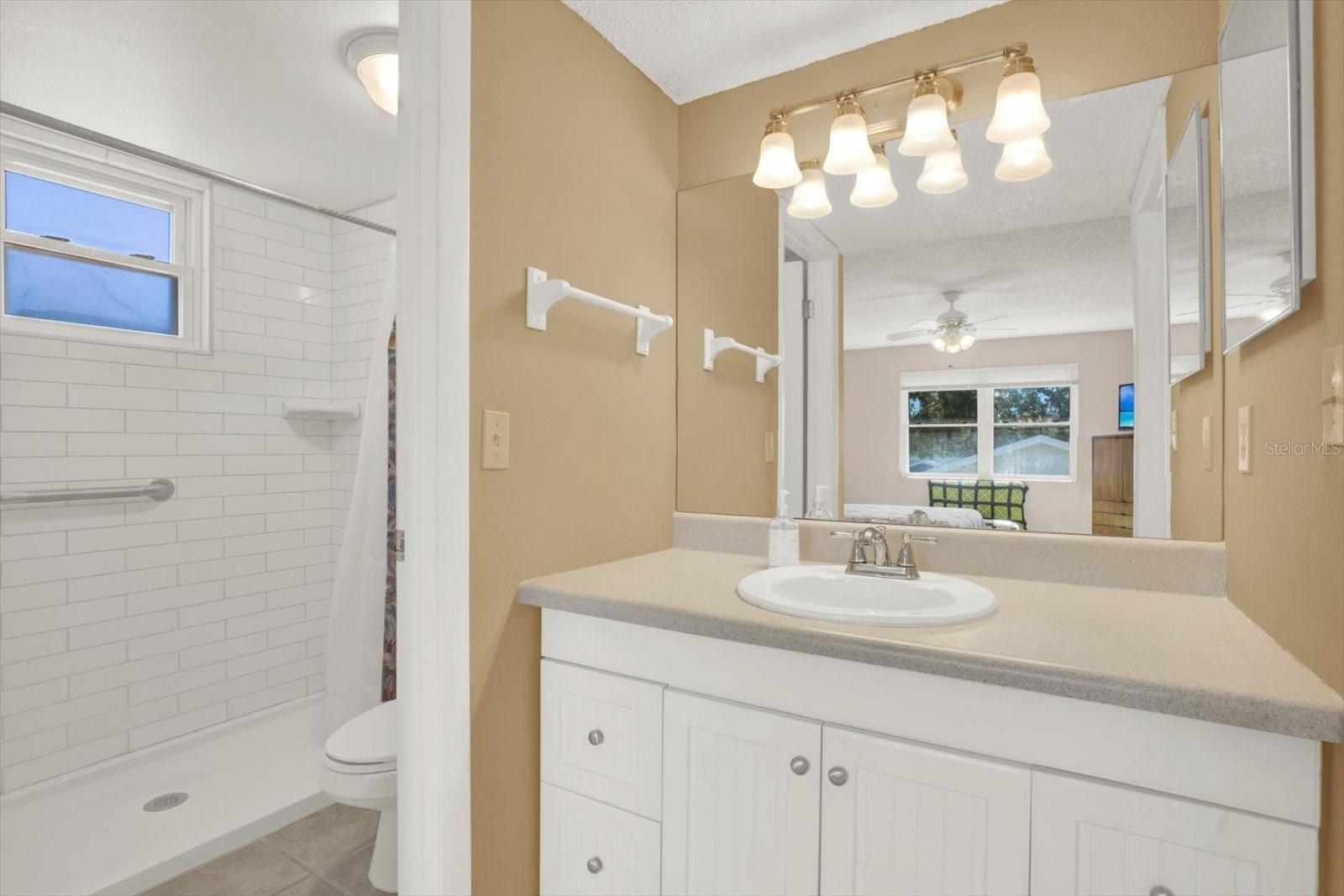 Image 29 of 52 For 2594 Knoll Street E