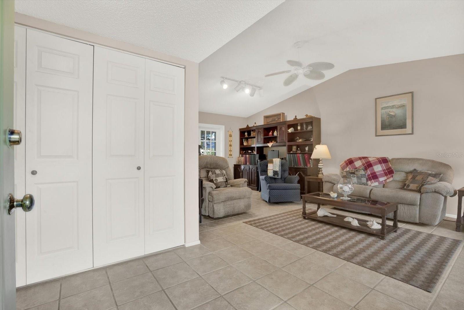 Image 3 of 52 For 2594 Knoll Street E