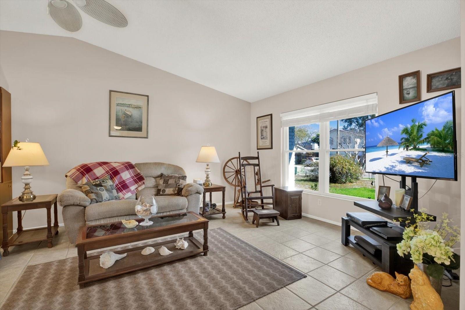 Image 6 of 52 For 2594 Knoll Street E