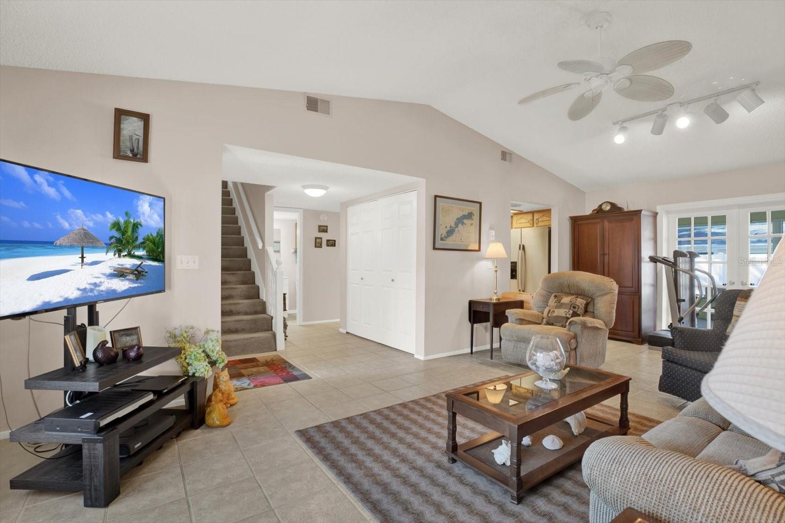 Image 7 of 52 For 2594 Knoll Street E