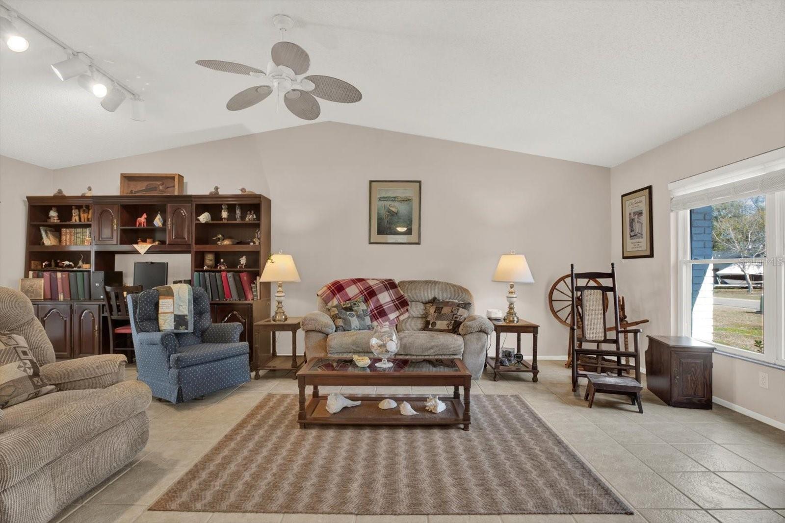 Image 8 of 52 For 2594 Knoll Street E