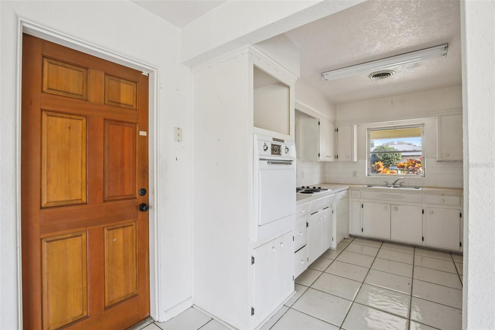 Image 10 of 62 For 2321 Premier Drive S