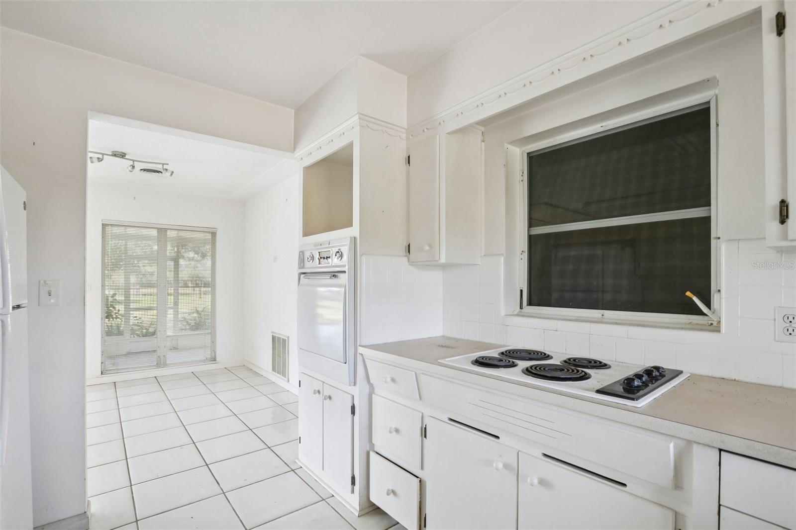 Image 11 of 62 For 2321 Premier Drive S