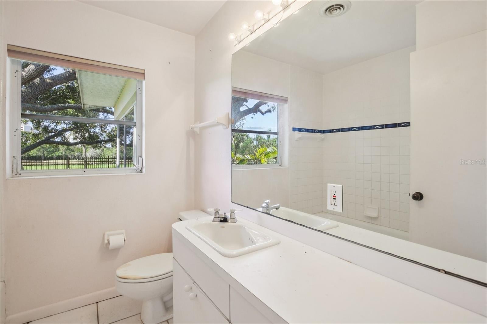 Image 17 of 62 For 2321 Premier Drive S