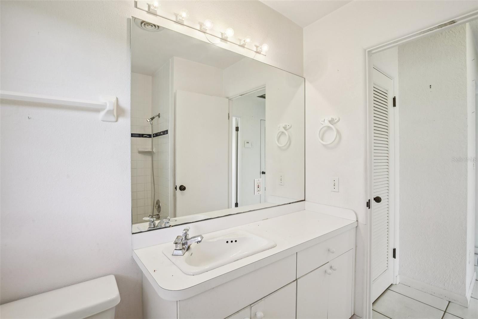 Image 18 of 62 For 2321 Premier Drive S