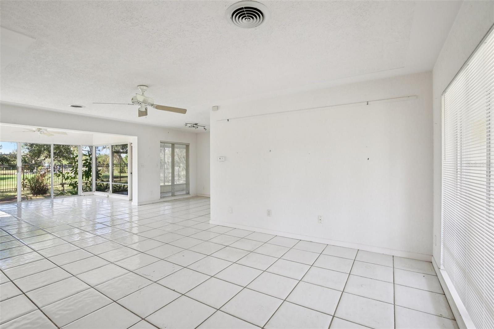 Image 22 of 62 For 2321 Premier Drive S