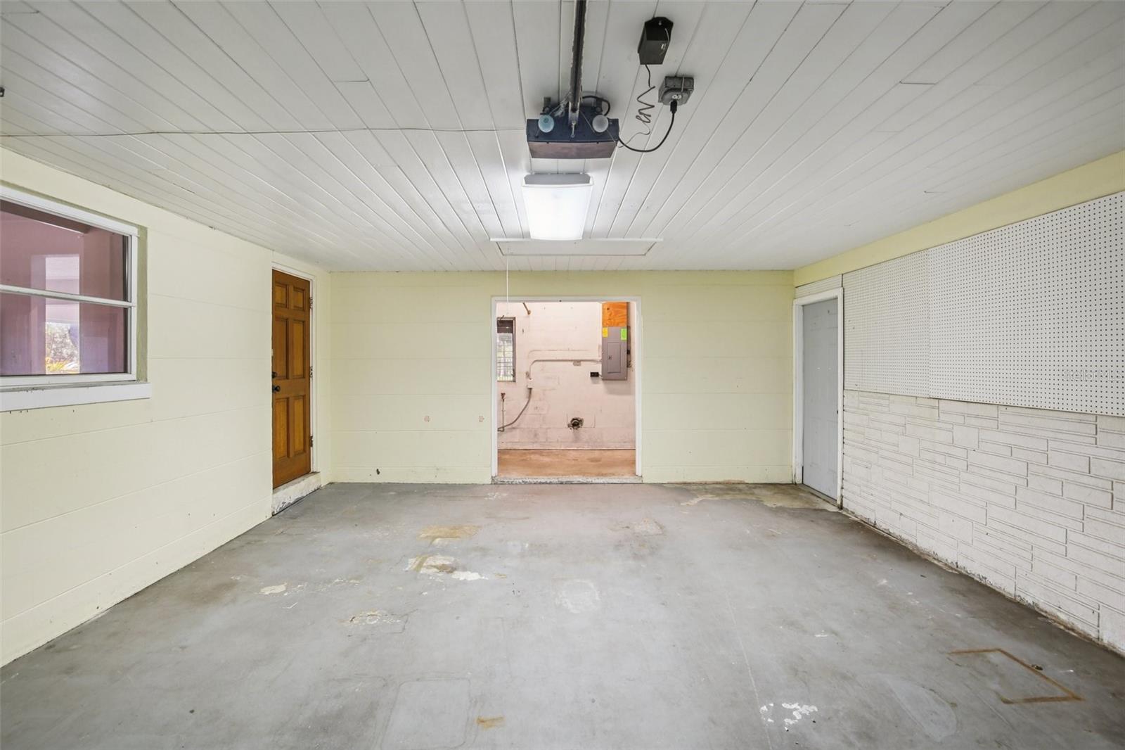 Image 27 of 62 For 2321 Premier Drive S