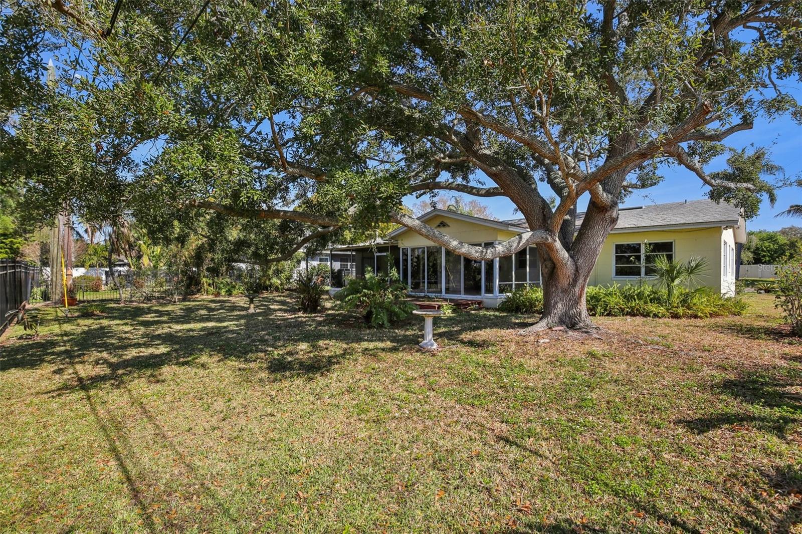 Image 38 of 62 For 2321 Premier Drive S