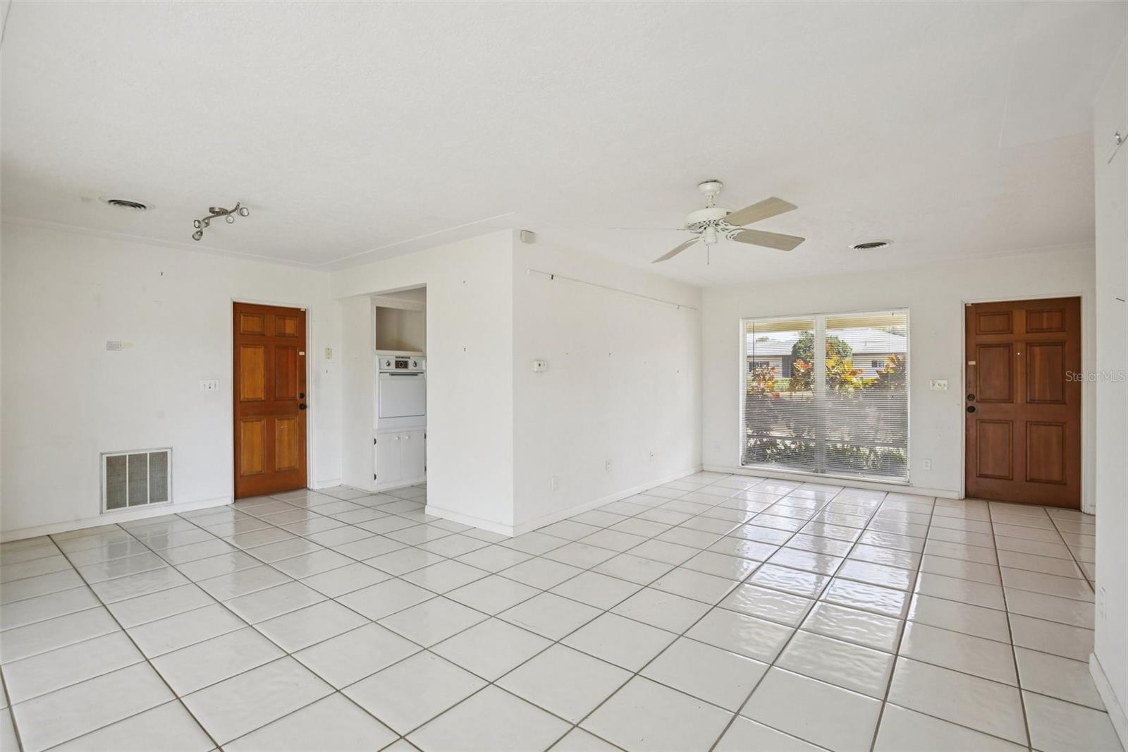 Image 4 of 62 For 2321 Premier Drive S