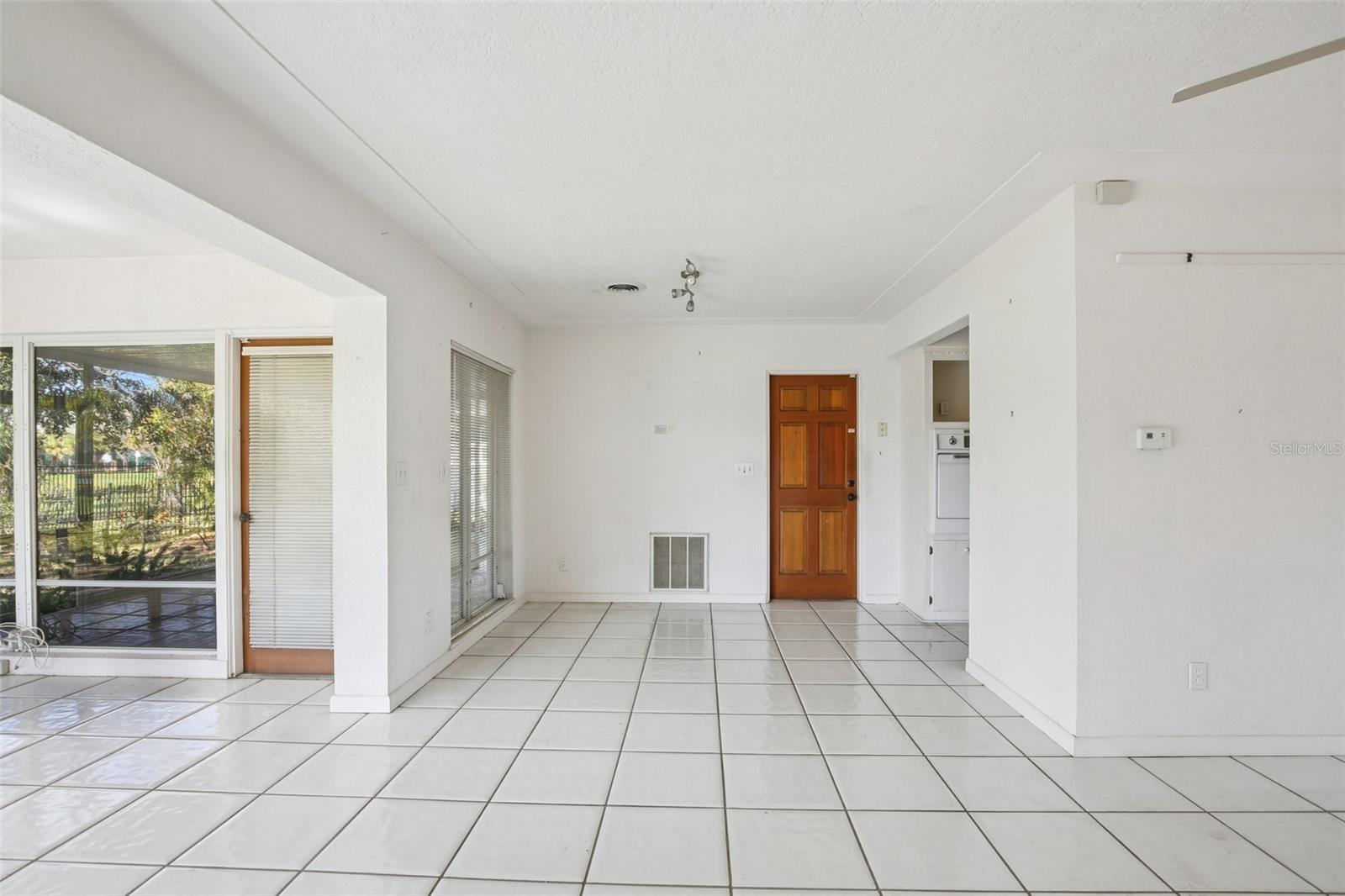 Image 6 of 62 For 2321 Premier Drive S