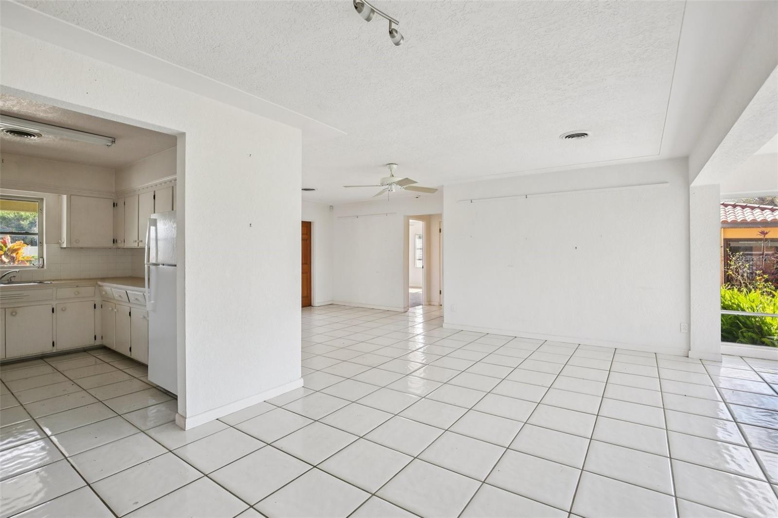 Image 8 of 62 For 2321 Premier Drive S