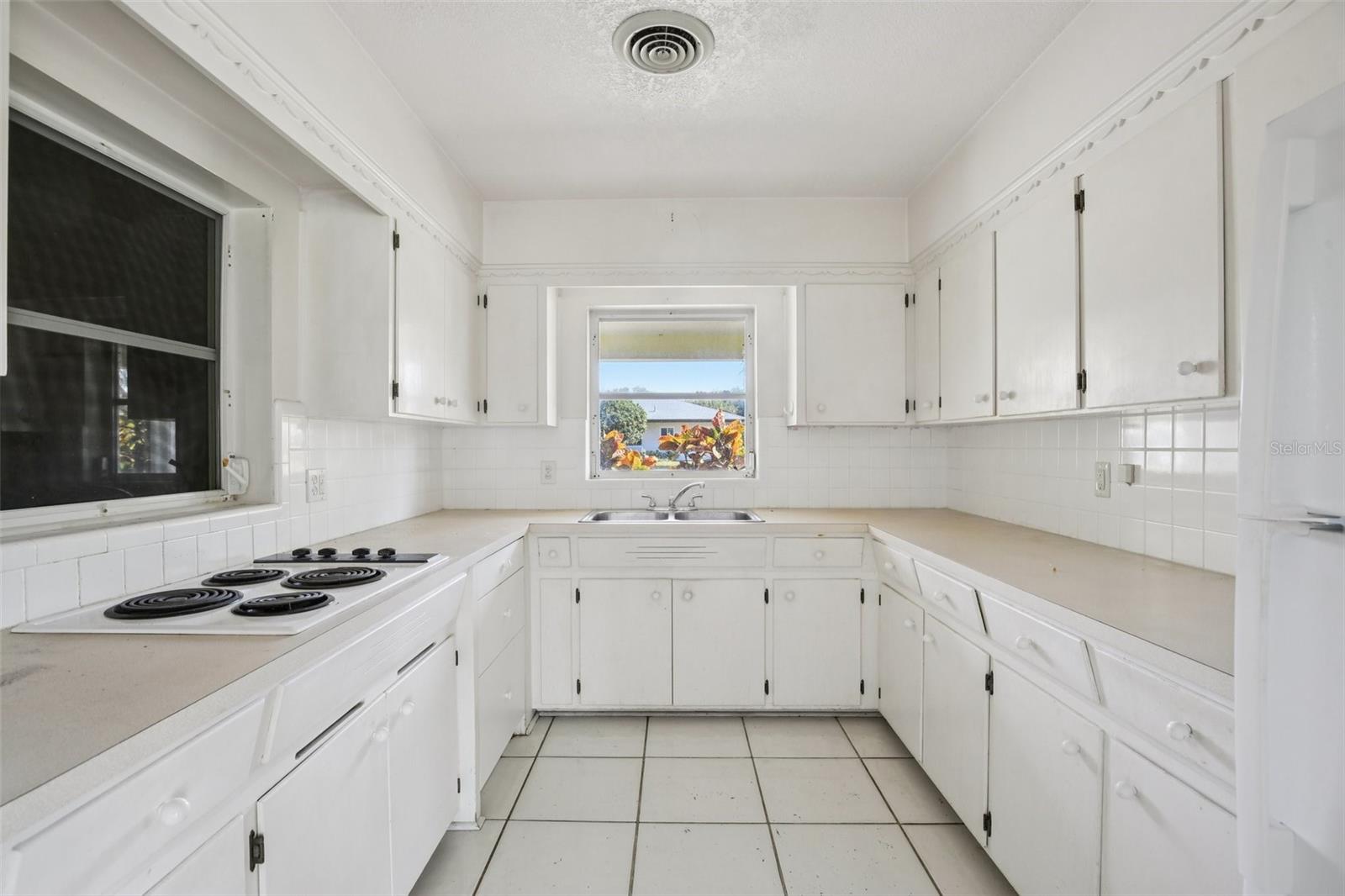 Image 9 of 62 For 2321 Premier Drive S