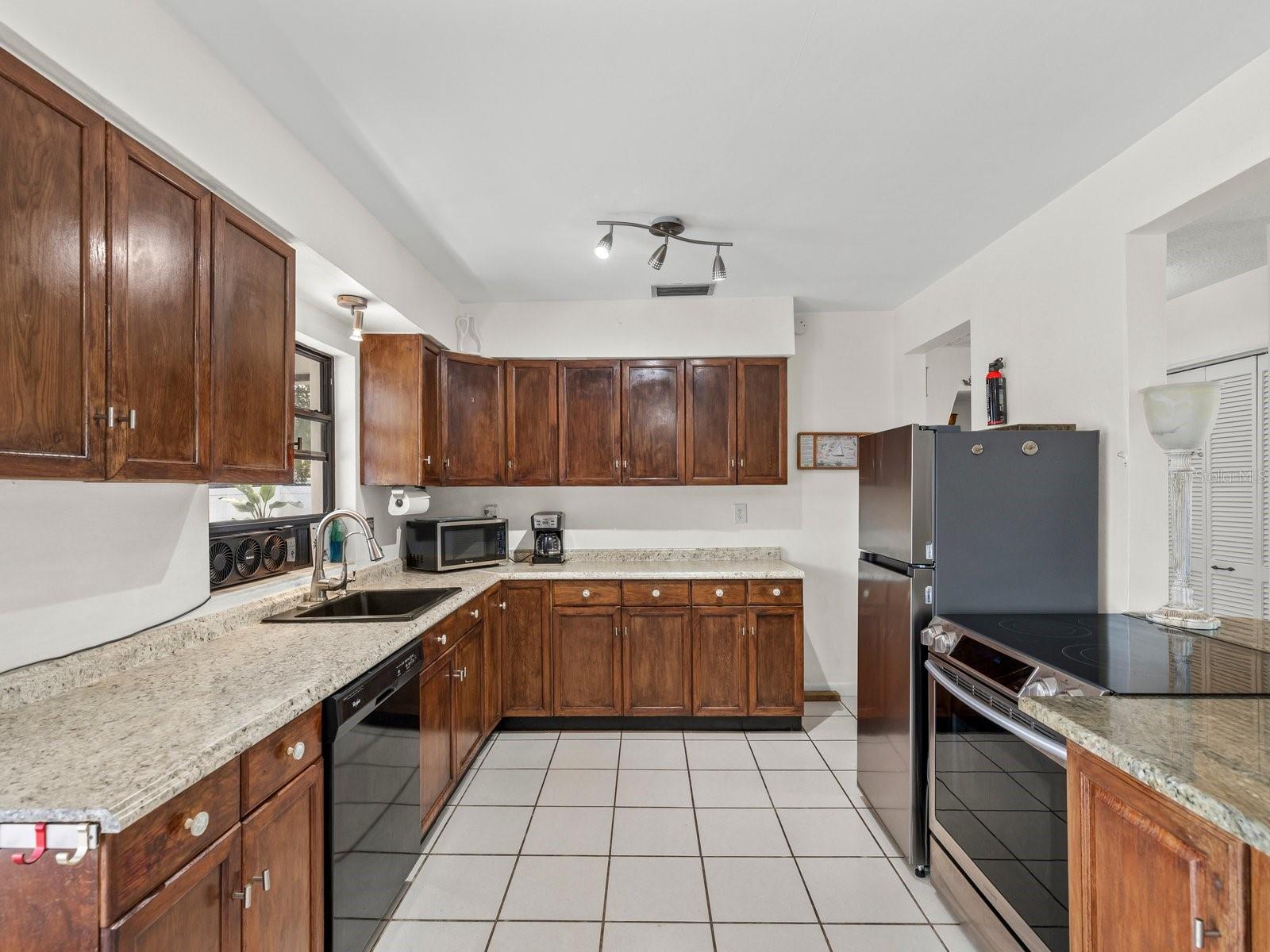 Image 8 of 22 For 420 Crosswinds Drive