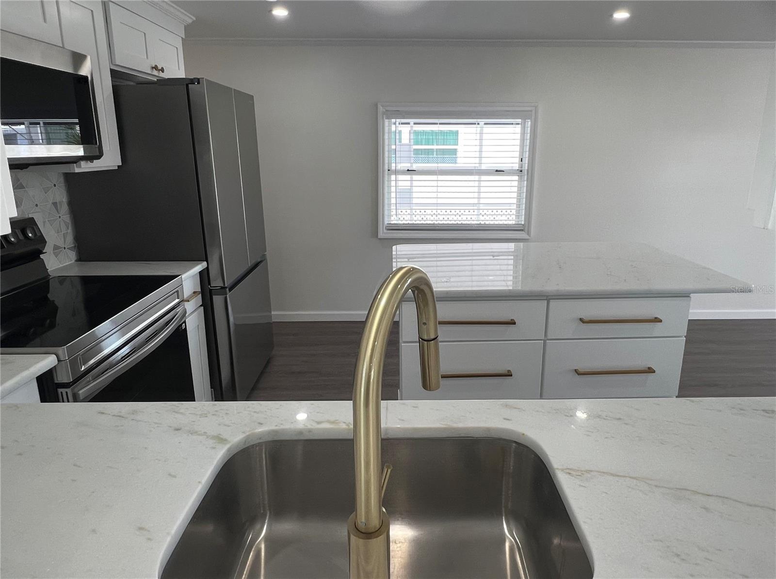 Image 18 of 79 For 1100 Belcher Road S 202