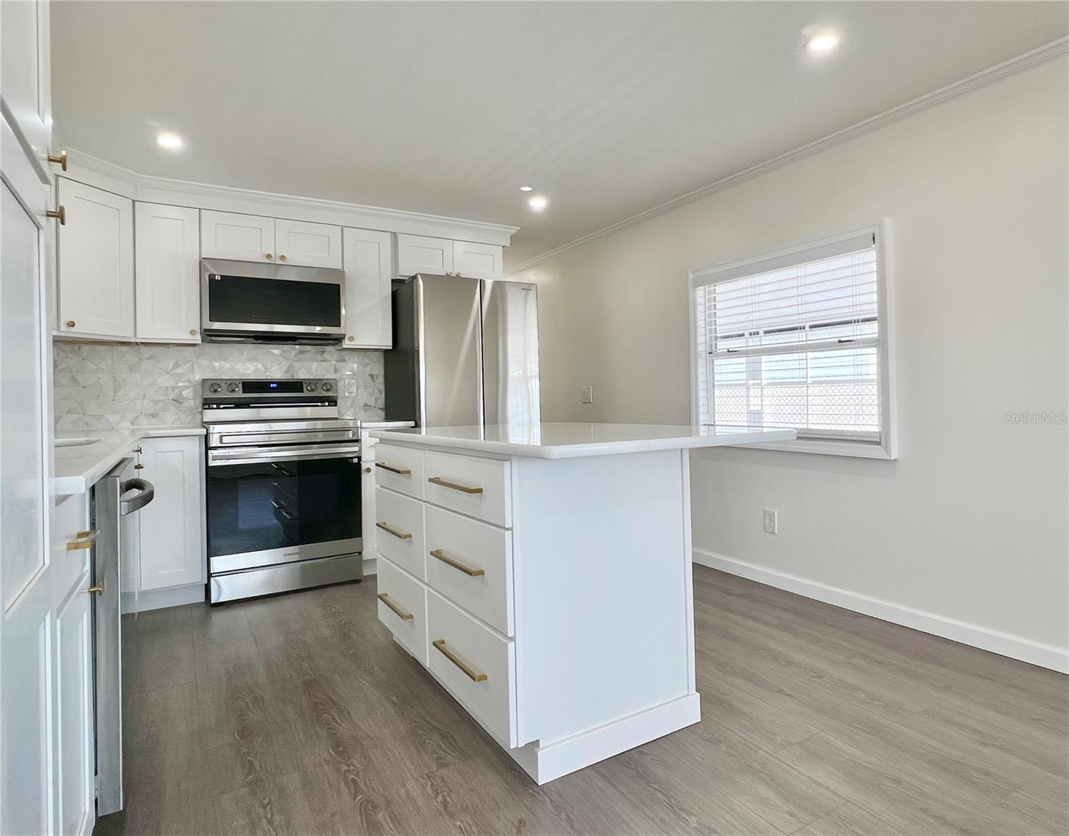 Image 21 of 79 For 1100 Belcher Road S 202