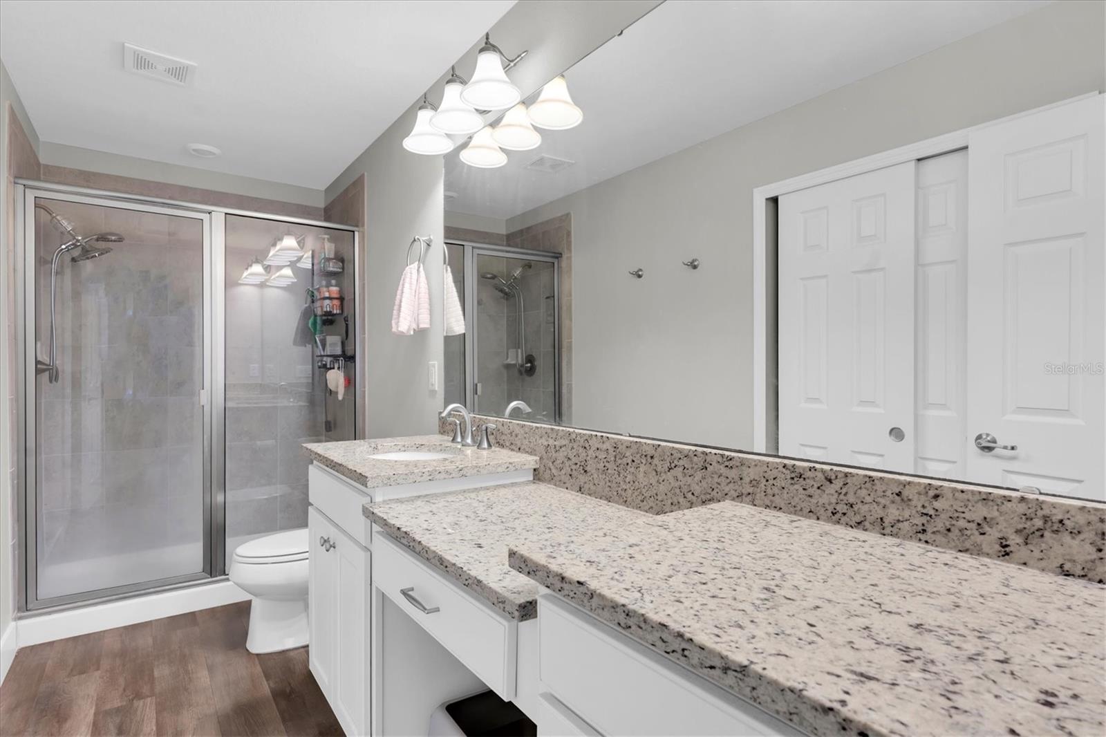 Image 17 of 36 For 5233 Sylvester Loop