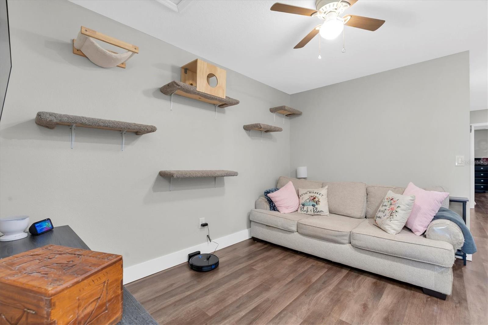 Image 19 of 36 For 5233 Sylvester Loop