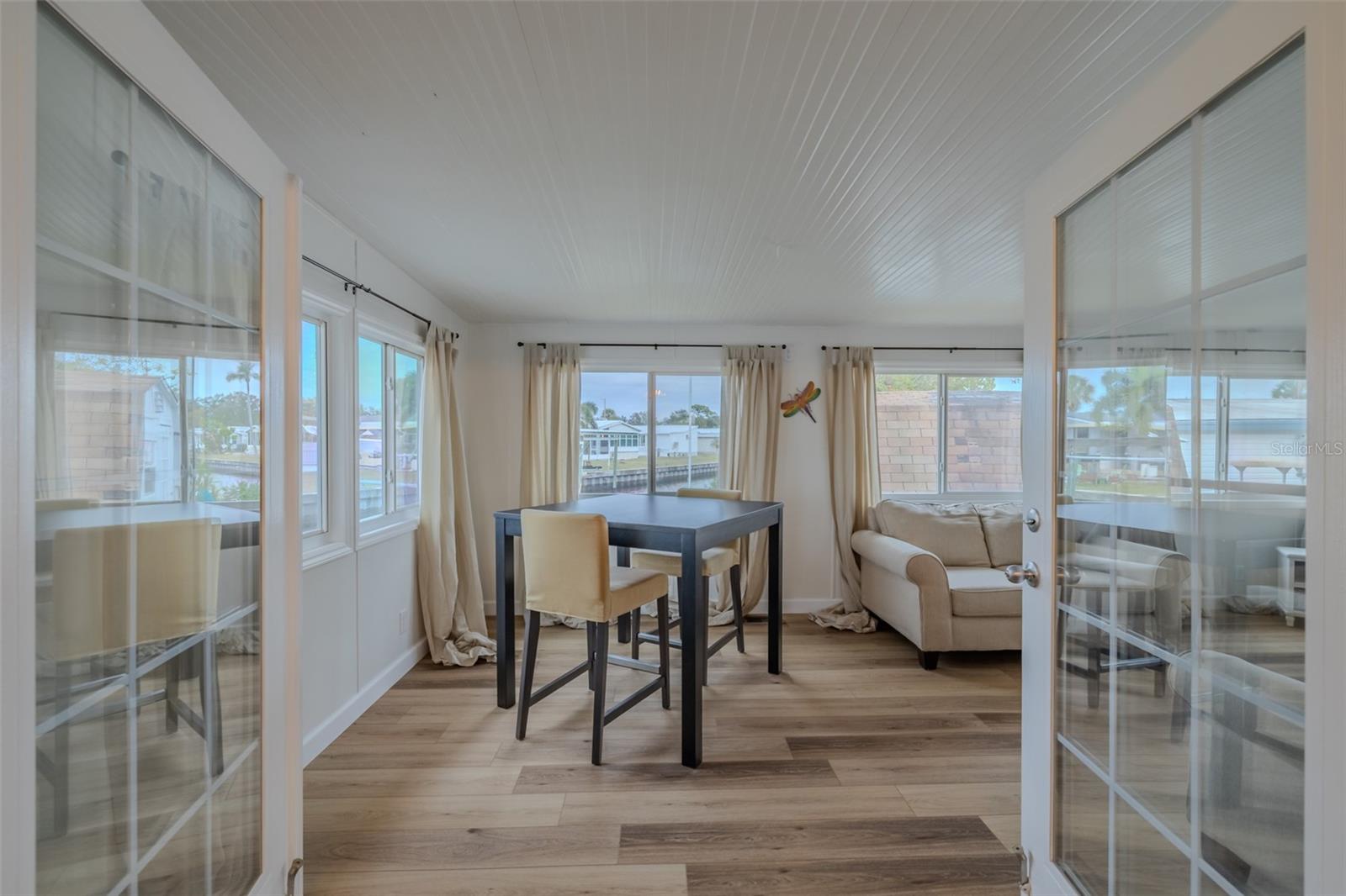 Image 19 of 48 For 143 Saint Annes Cir