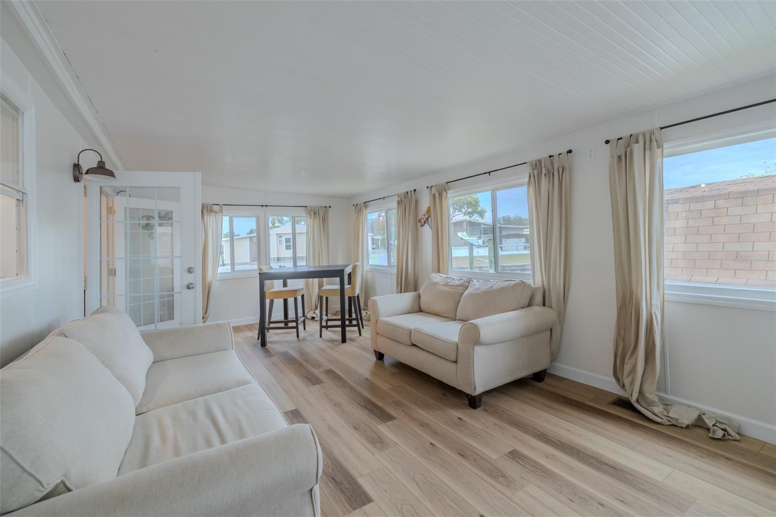 Image 20 of 48 For 143 Saint Annes Cir