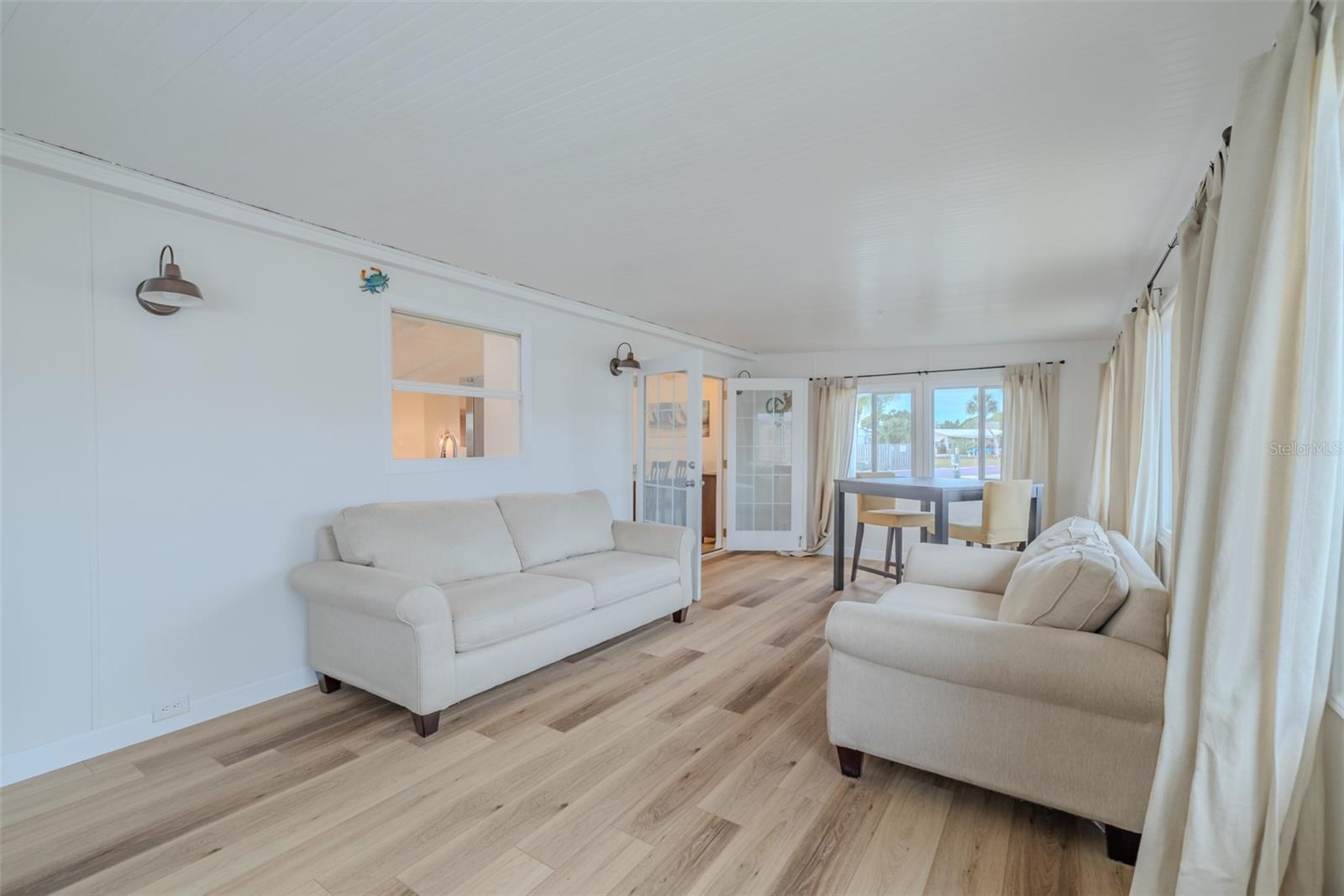 Image 21 of 48 For 143 Saint Annes Cir