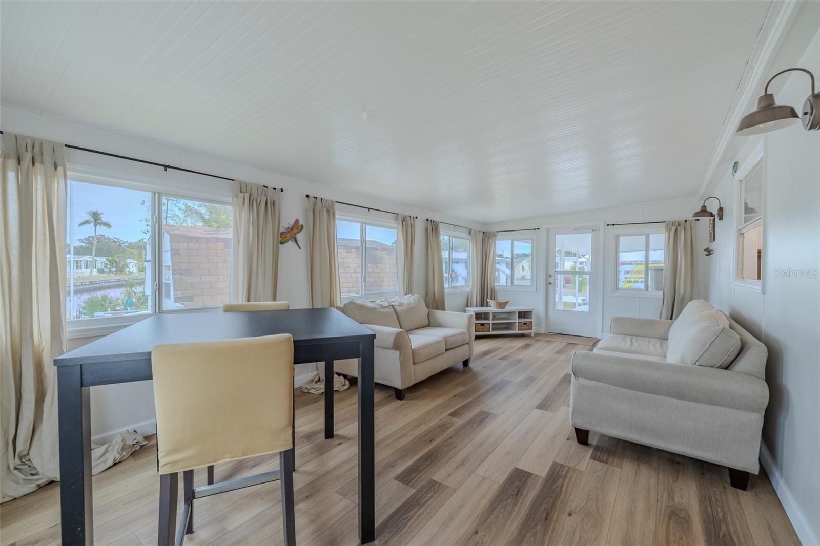 Image 22 of 48 For 143 Saint Annes Cir