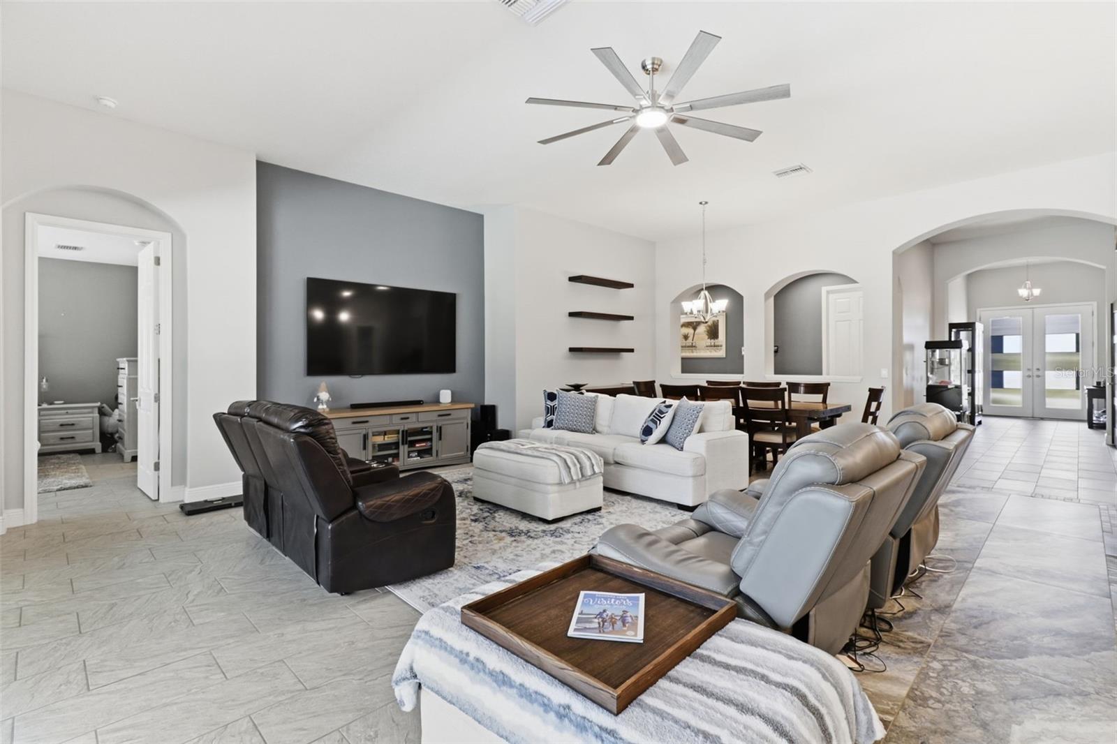 Listing photo id 12 for 4626 Tour Trace