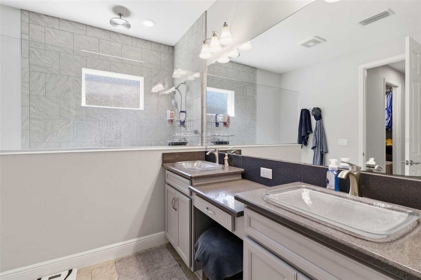 Listing photo id 17 for 4626 Tour Trace