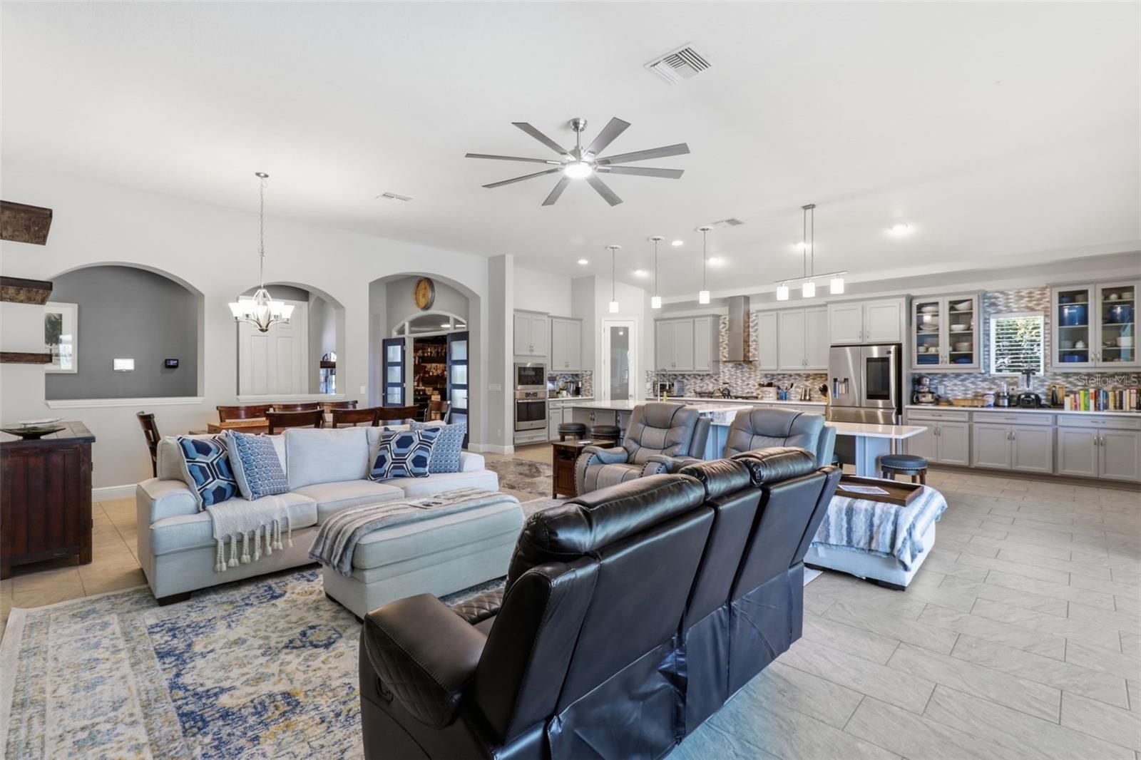 Listing photo id 3 for 4626 Tour Trace