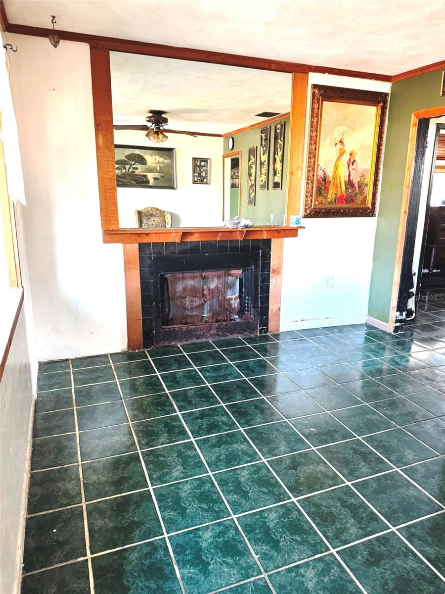 Listing photo id 1 for 6703 Faul Street