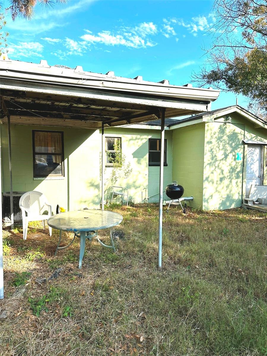 Listing photo id 4 for 6703 Faul Street