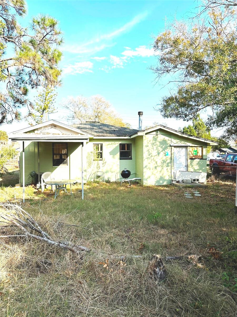 Listing photo id 5 for 6703 Faul Street