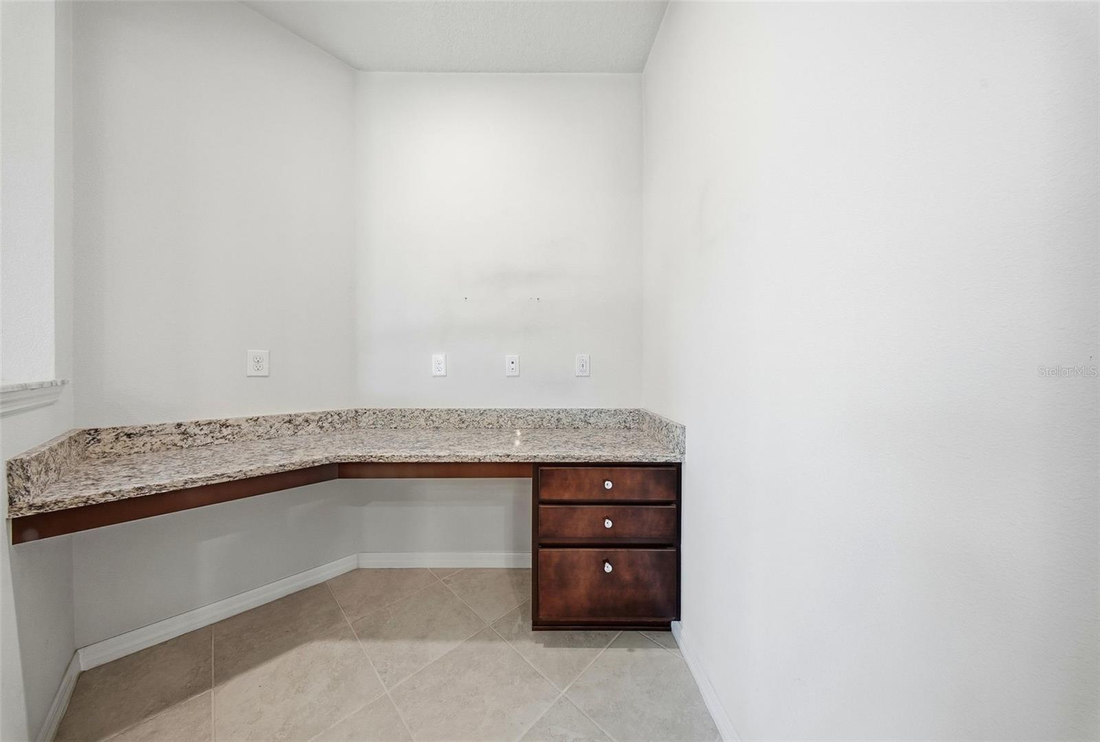 Image 19 of 41 For 18930 Willowmore Cedar Drive