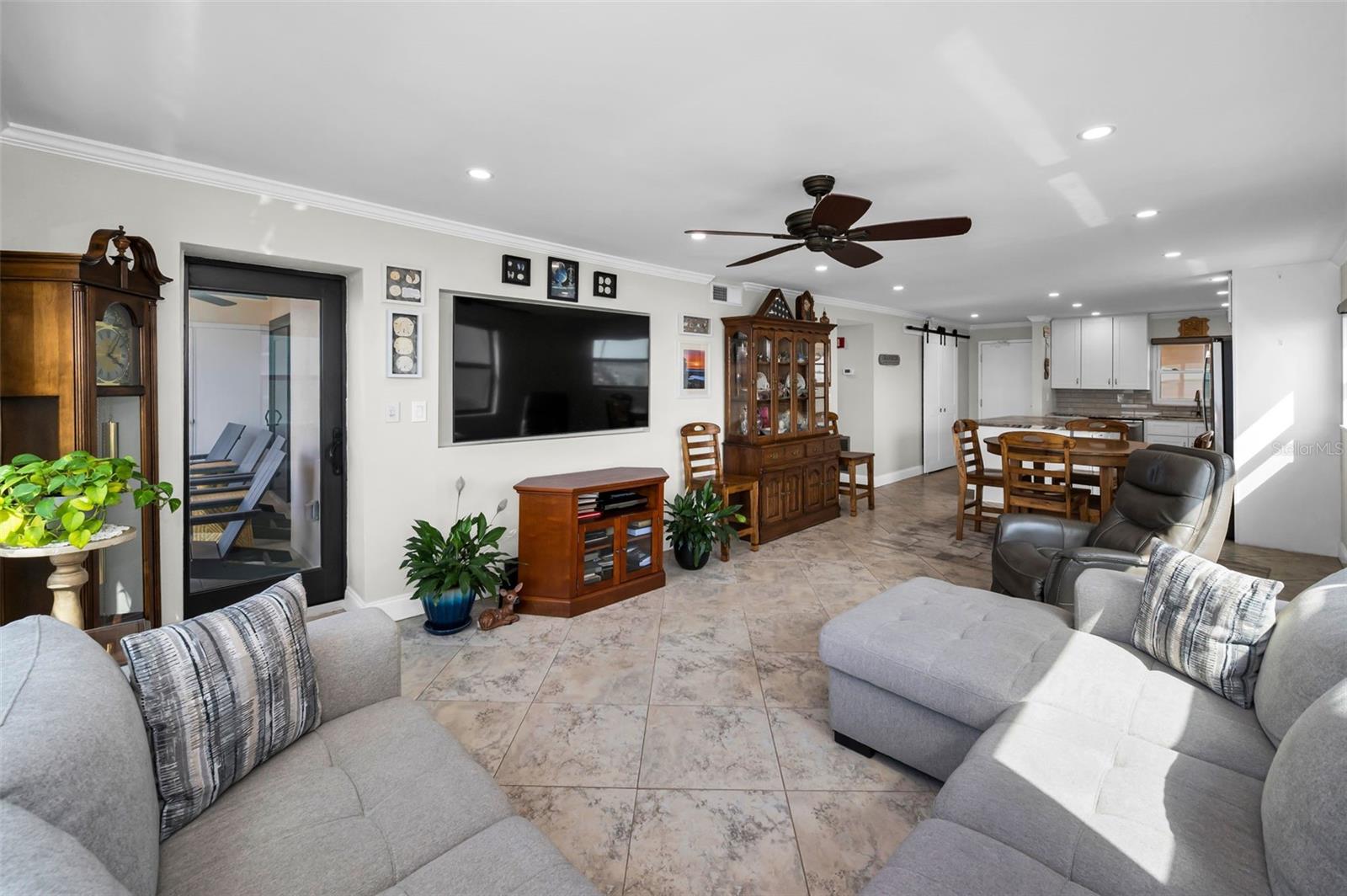 Image 17 of 73 For 1270 Gulf Boulevard 501