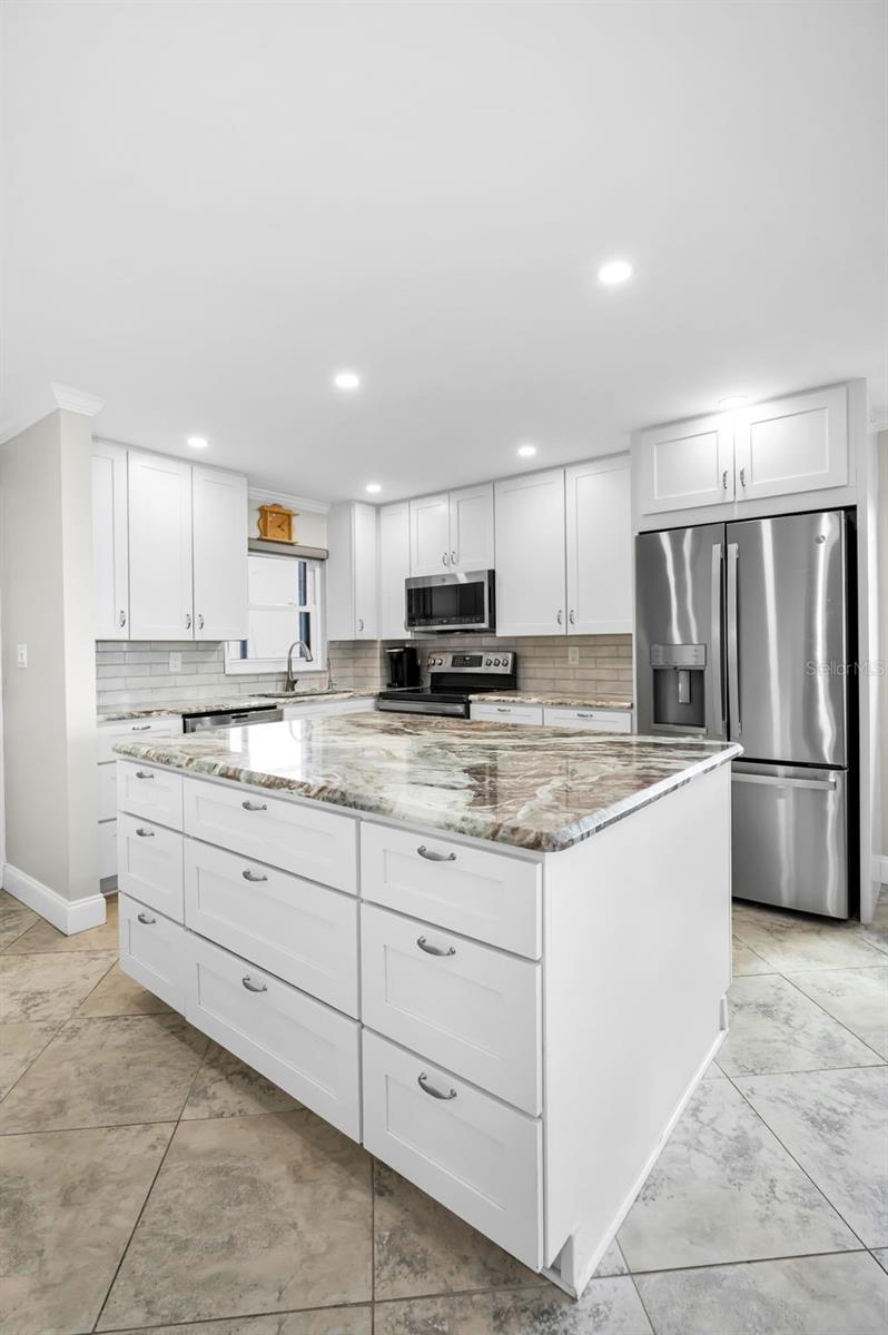 Image 24 of 73 For 1270 Gulf Boulevard 501