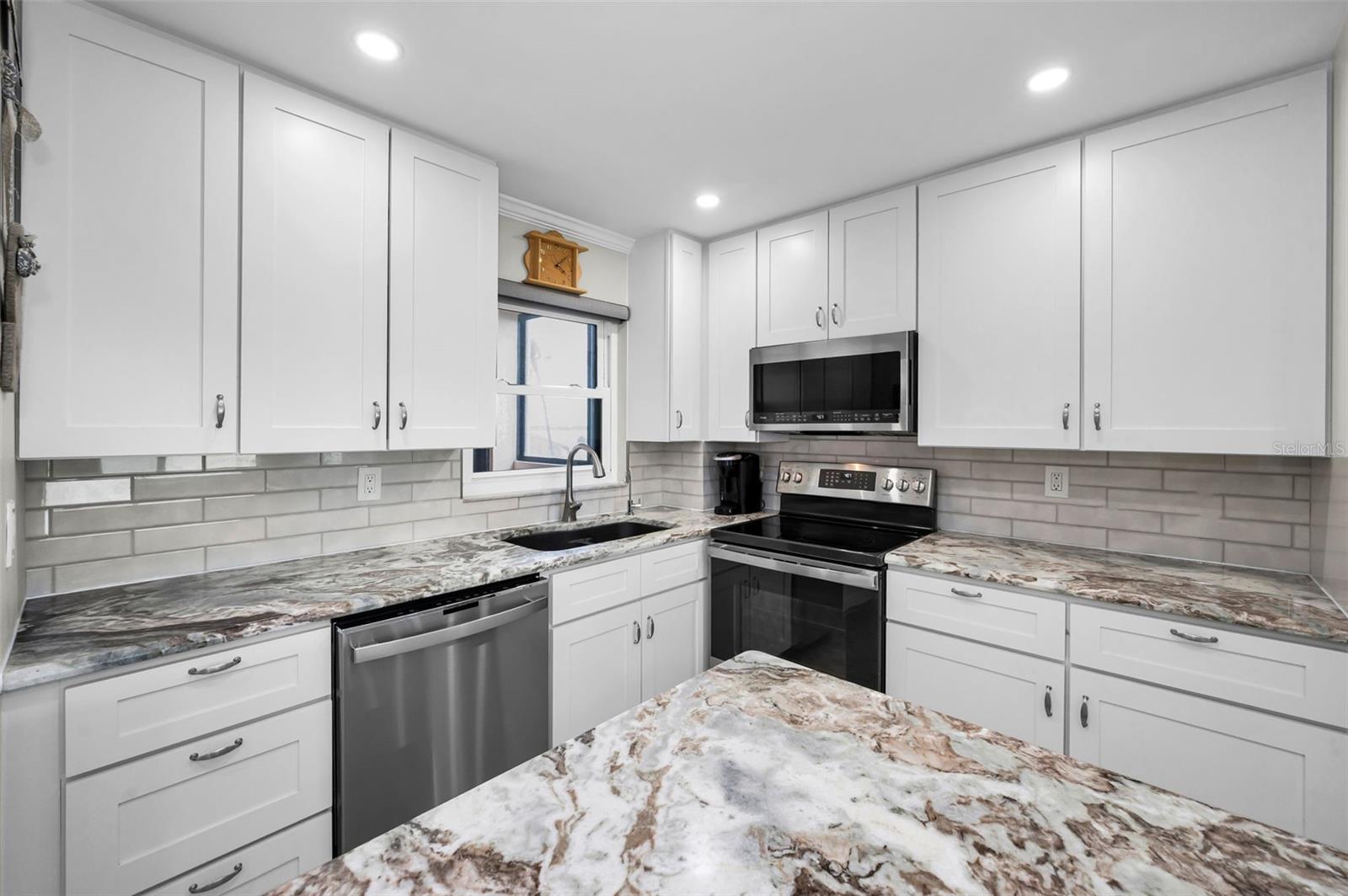 Image 25 of 73 For 1270 Gulf Boulevard 501