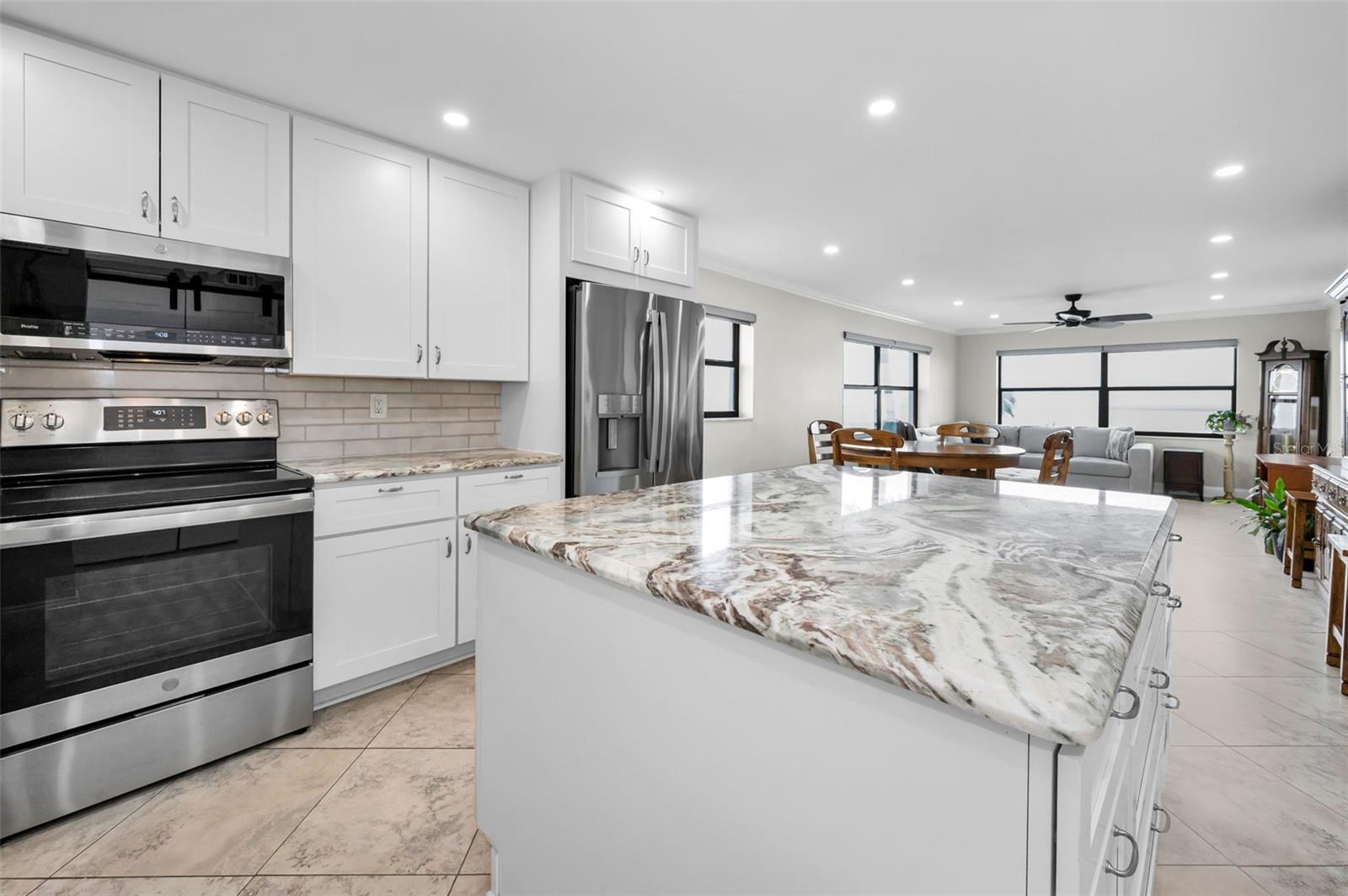 Image 26 of 73 For 1270 Gulf Boulevard 501