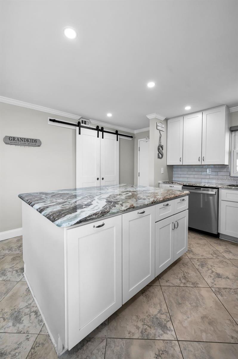 Image 28 of 73 For 1270 Gulf Boulevard 501