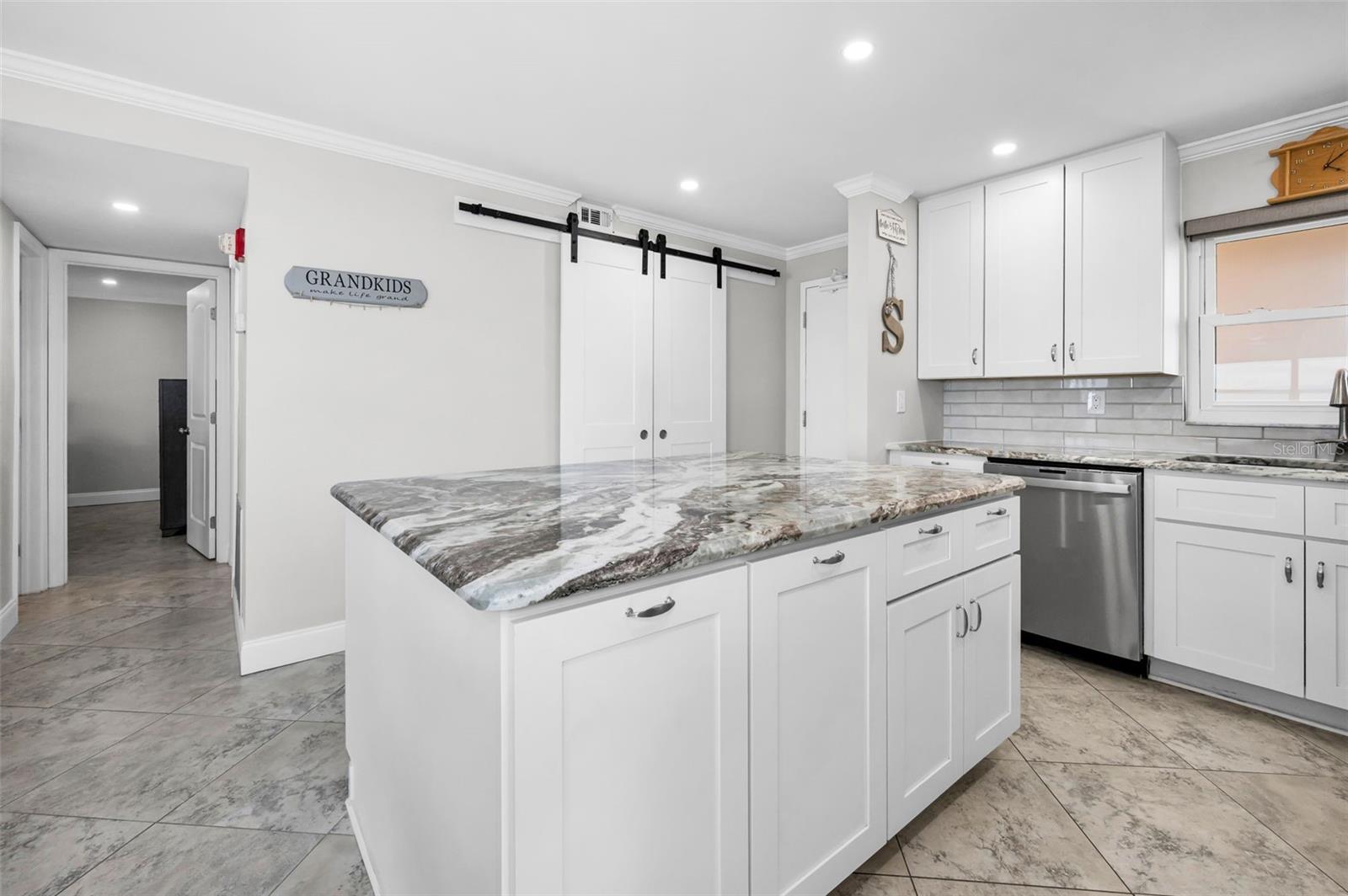 Image 29 of 73 For 1270 Gulf Boulevard 501