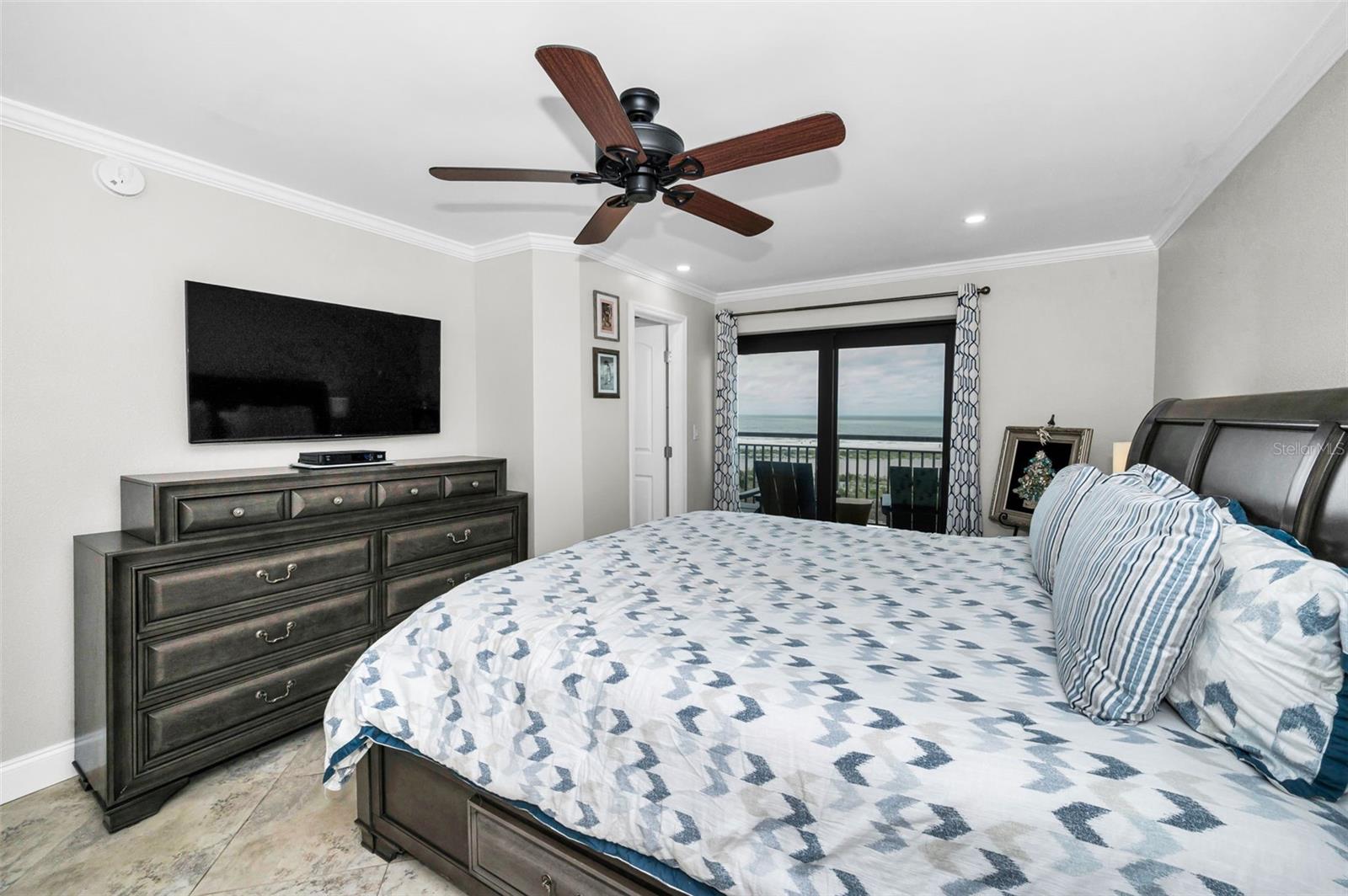 Image 32 of 73 For 1270 Gulf Boulevard 501