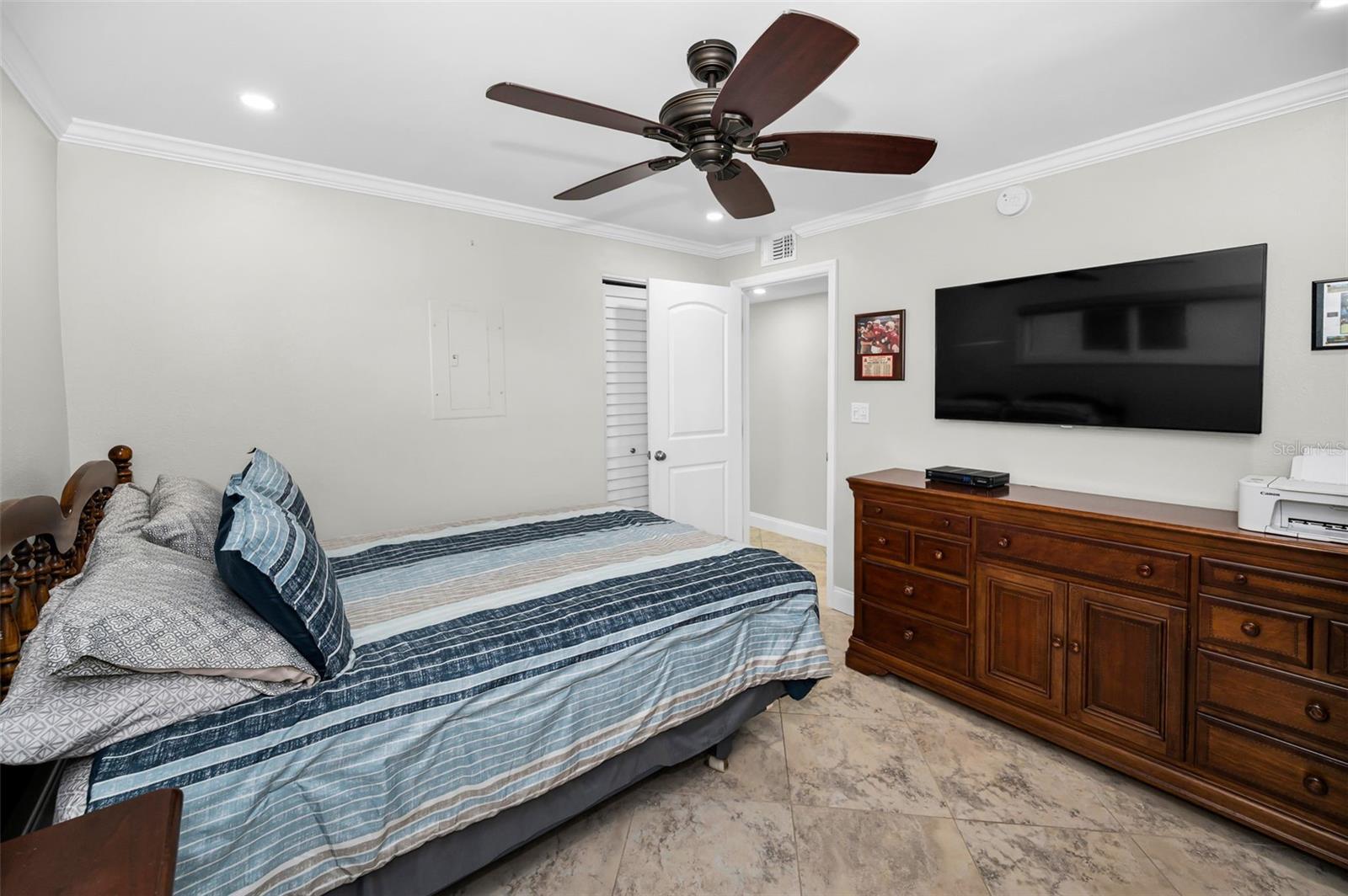 Image 42 of 73 For 1270 Gulf Boulevard 501