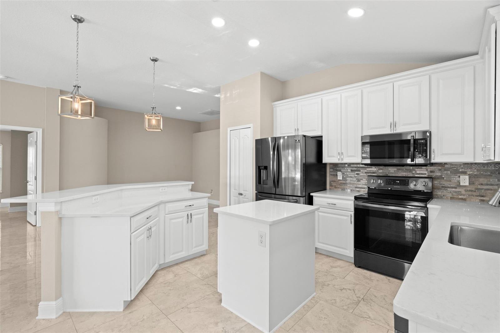 Image 7 of 32 For 27422 Edenfield Drive