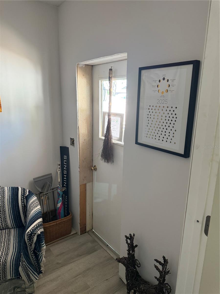 Image 23 of 30 For 2913 Fairfield Court