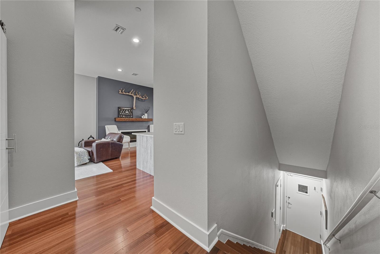 Image 10 of 96 For 3012 Barcelona Street 2