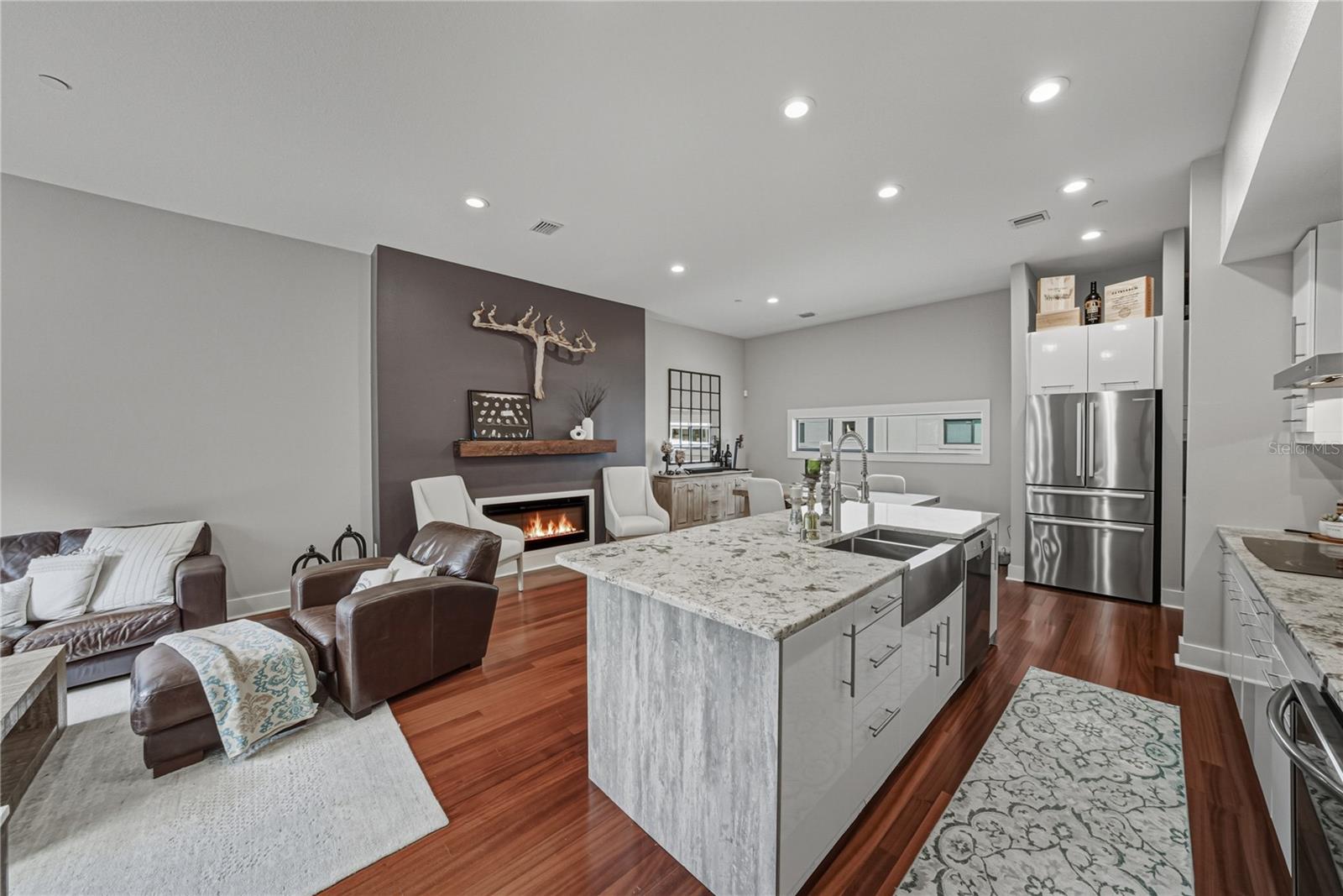 Image 12 of 96 For 3012 Barcelona Street 2